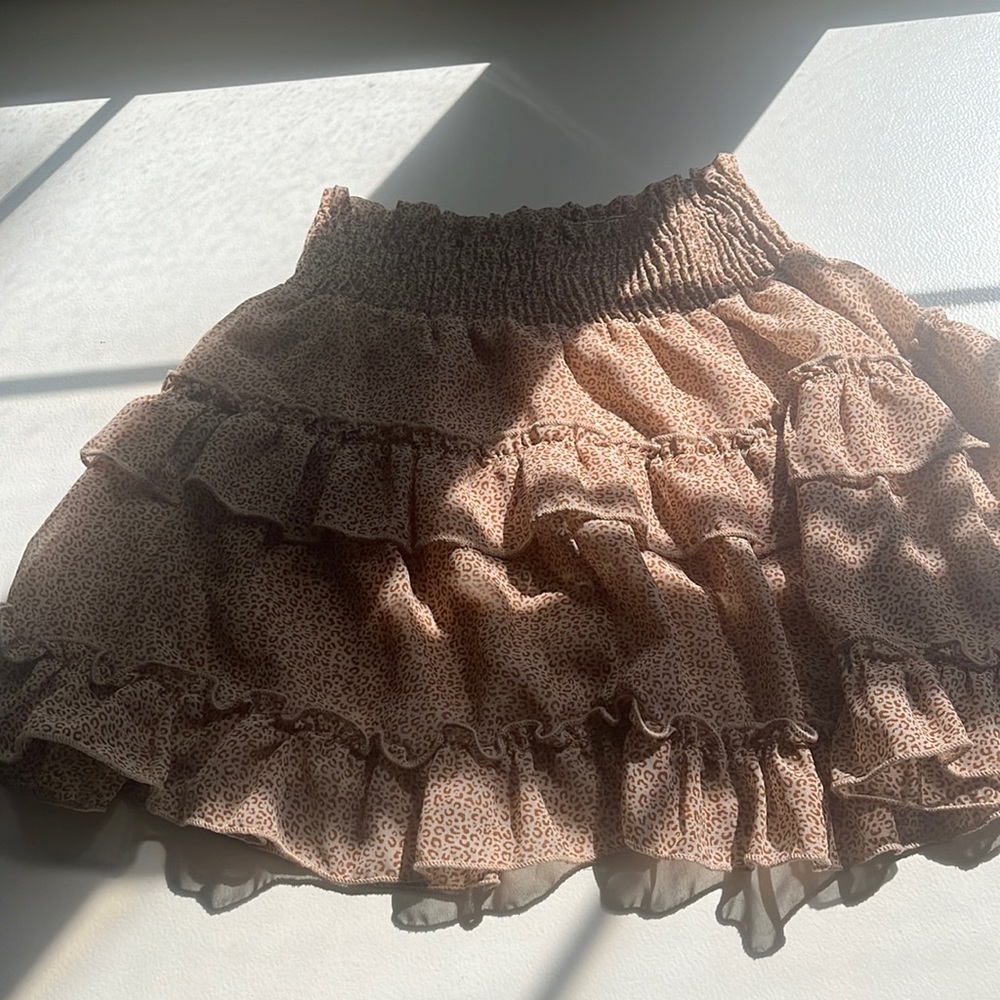 Size M can fit S. Altard state - longer fit and stretchy.